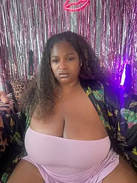 Snapshot of BigFineSelena chatting on June 27, 2026, 2:55 pm BigFineSelena online show from June 27, 2026, 2:55 pm