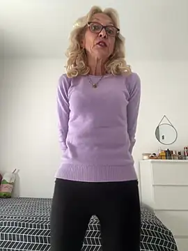 Snapshot of adella13 chatting on March 17, 2026, 7:12 am adella13 online show from March 17, 2026, 7:12 am