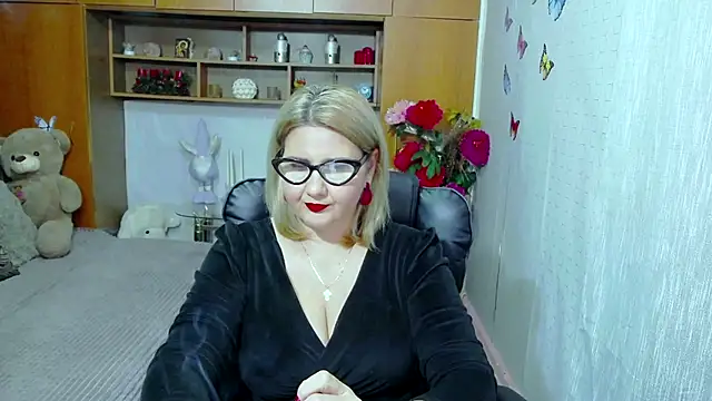 LucilleFenlys online show from September 16, 2025, 12:00 am