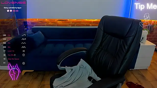 Kamilla Hot online show from March 5, 2025, 5:07 am