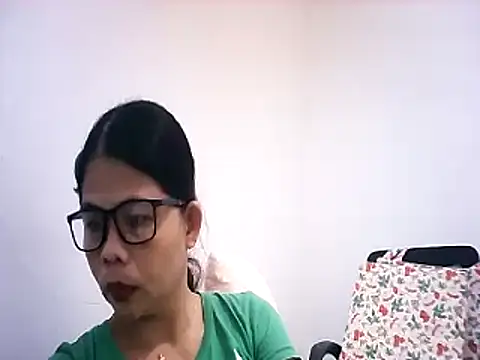 Snapshot of pinay_milfxx chatting on November 8, 2025, 12:11 am pinay milfxx online show from November 8, 2025, 12:11 am