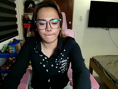 Your PrettyGirlxxx online show from March 6, 2026, 1:51 pm