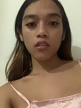 Snapshot of Urasian_goodess chatting on February 24, 2025, 5:00 am Urasian goodess online show from February 24, 2025, 5:00 am