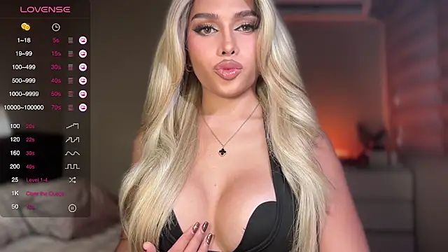 Snapshot of Judi_Abas chatting on October 4, 2025, 11:36 pm Judi Abas online show from October 4, 2025, 11:36 pm