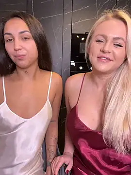 Snapshot of Keep_us_wild chatting on December 22, 2024, 10:15 pm Keep us wild online show from December 22, 2024, 10:15 pm