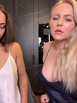 Snapshot of Keep_us_wild chatting on February 19, 2025, 11:36 pm Keep us wild online show from February 19, 2025, 11:36 pm