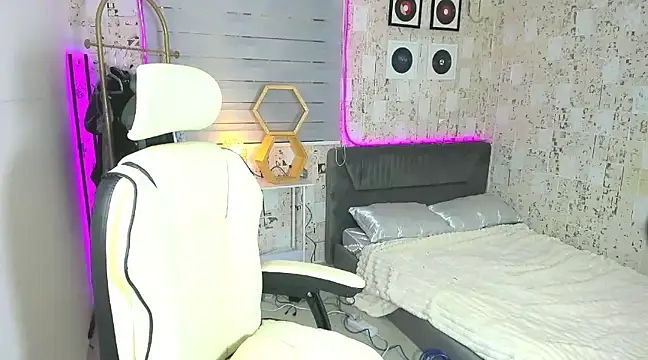 AlexandraMooree online show from January 13, 2025, 2:39 am