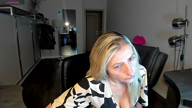 ZoeGrant online show from February 21, 2026, 6:31 pm