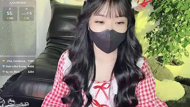 Snapshot of Mya_Lee chatting on December 24, 2024, 7:44 pm Mya Lee online show from December 24, 2024, 7:44 pm