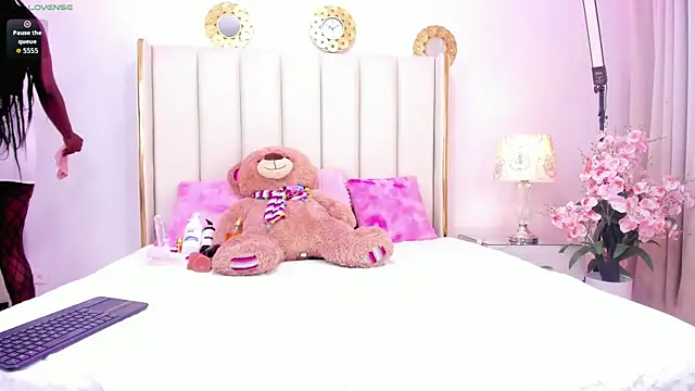 GianinaLewis online show from January 13, 2026, 8:58 pm