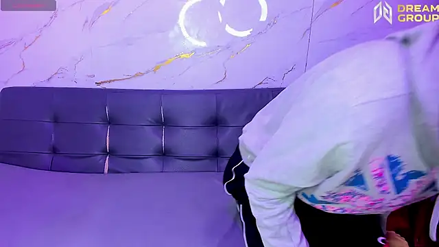 WorldPartys online show from November 18, 2025, 4:06 am