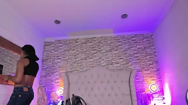 Lucia-sex online show from January 15, 2026, 6:33 pm