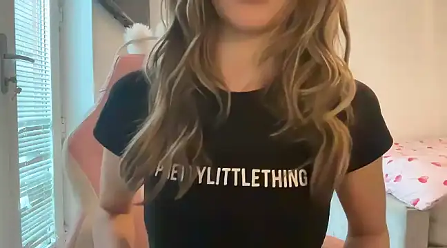 Snapshot of Lillymariee chatting on February 7, 2025, 1:01 pm Lillymariee online show from February 7, 2025, 1:01 pm