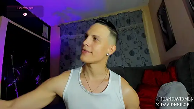 Snapshot of DavidNeill chatting on July 2, 2026, 11:33 pm DavidNeill online show from July 2, 2026, 11:33 pm