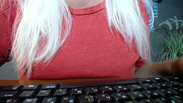 Snapshot of BlondyLeeBest chatting on October 5, 2025, 7:01 pm BlondyLeeBest online show from October 5, 2025, 7:01 pm