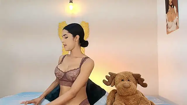 salome Collins 1 online show from April 16, 2026, 9:04 pm