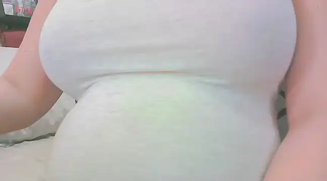 Snapshot of keepmepregnantT chatting on March 17, 2025, 8:29 am keepmepregnantT online show from March 17, 2025, 8:29 am