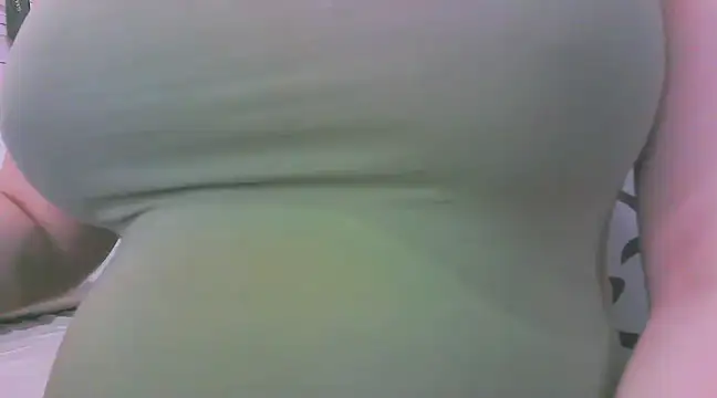 Snapshot of keepmepregnantT chatting on March 20, 2025, 11:49 am keepmepregnantT online show from March 20, 2025, 11:49 am