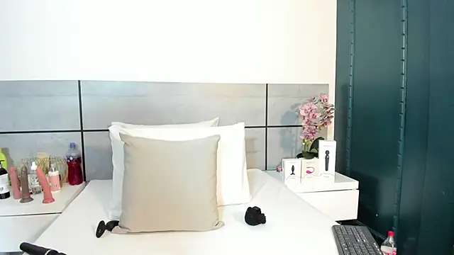 Snapshot of EmmaSmith2 chatting on January 8, 2026, 2:14 am EmmaSmith2 online show from January 8, 2026, 2:14 am