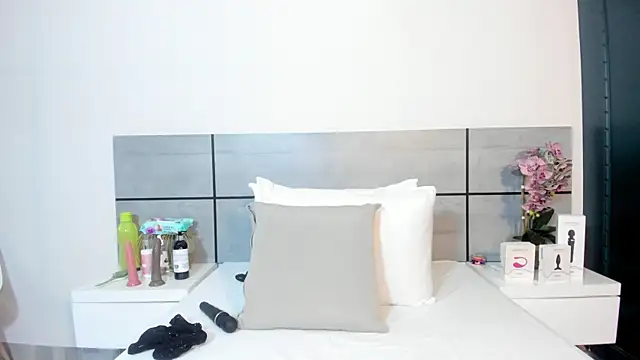 Snapshot of EmmaSmith2 chatting on January 14, 2026, 2:50 am EmmaSmith2 online show from January 14, 2026, 2:50 am