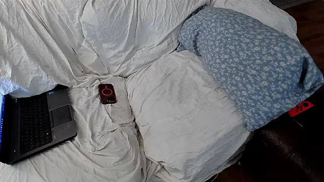 Snapshot of EmoDream1998 chatting on January 8, 2025, 6:31 am EmoDream1998 online show from January 8, 2025, 6:31 am