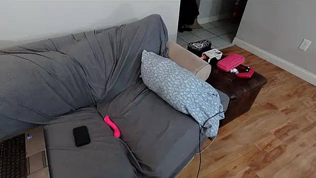 Snapshot of EmoDream1998 chatting on February 22, 2025, 1:44 am EmoDream1998 online show from February 22, 2025, 1:44 am