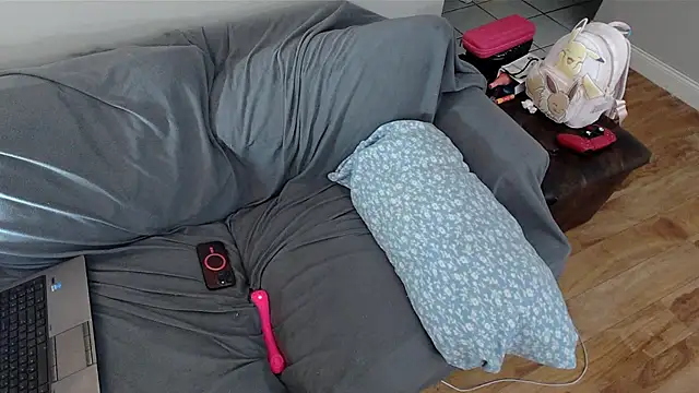 Snapshot of EmoDream1998 chatting on March 7, 2025, 6:33 pm EmoDream1998 online show from March 7, 2025, 6:33 pm