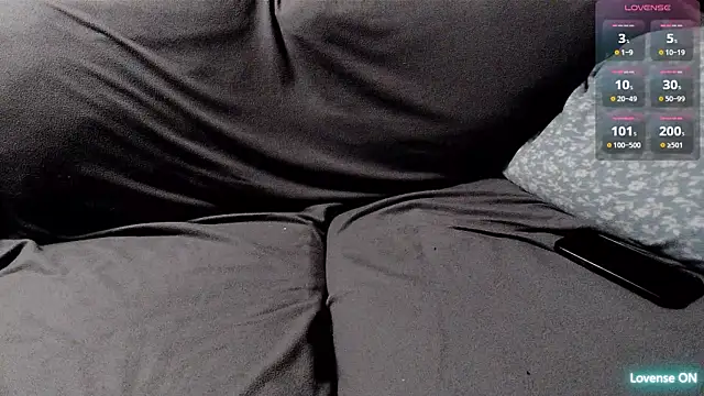 Snapshot of EmoDream1998 chatting on October 29, 2025, 8:27 am EmoDream1998 online show from October 29, 2025, 8:27 am