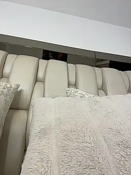 ALISSON FOXXX1 online show from April 13, 2026, 9:53 pm