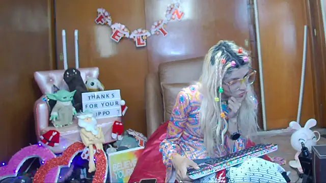 Skinygirl online show from December 27, 2024, 11:42 pm