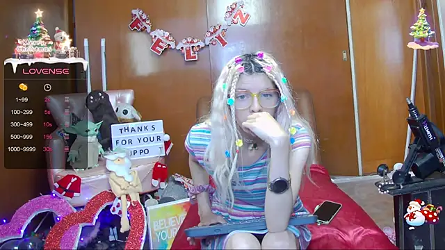 Skinygirl online show from December 28, 2024, 10:34 pm