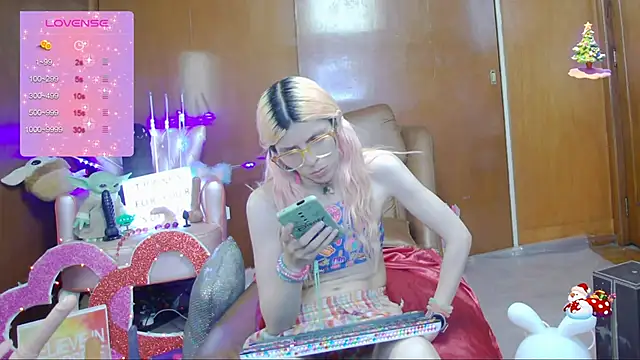 Skinygirl online show from March 17, 2025, 1:03 am