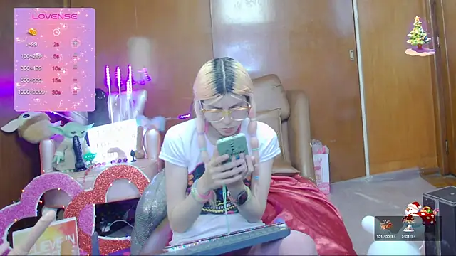 Skinygirl online show from March 18, 2025, 12:38 am