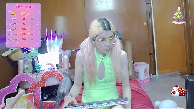 Skinygirl online show from March 22, 2025, 12:49 am