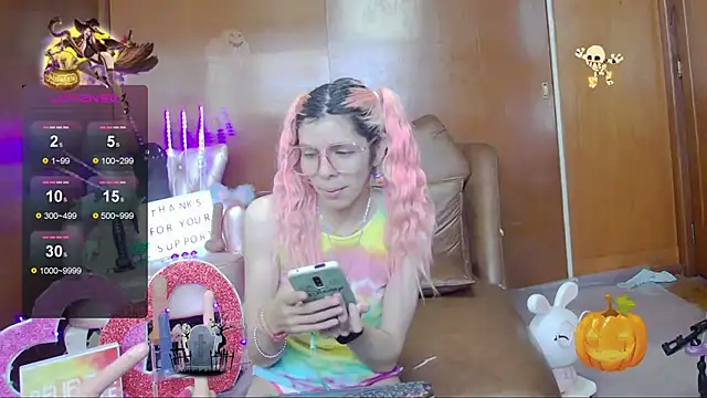 Skinygirl online show from November 2, 2025, 7:05 pm