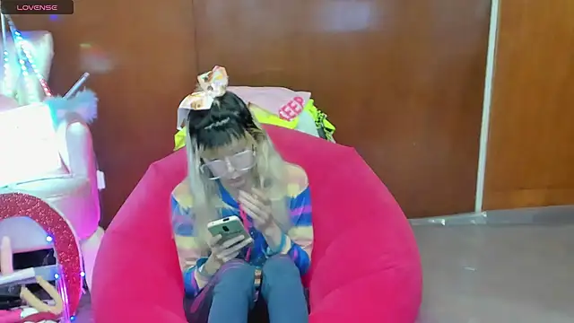 Skinygirl online show from April 4, 2026, 11:13 pm