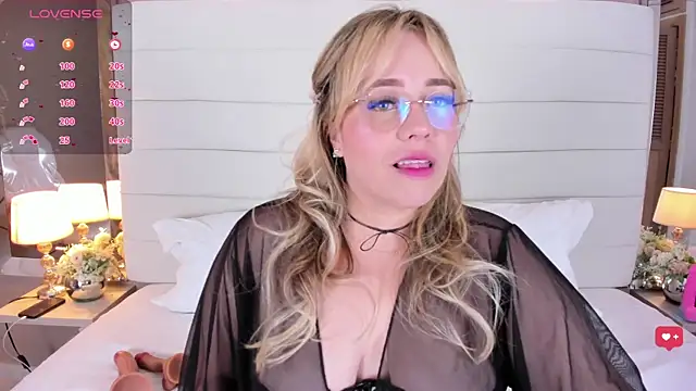 Charlotte93  online show from March 7, 2025, 2:34 pm