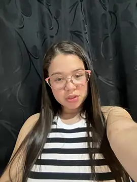 Lucyklein2022 online show from December 31, 2024, 5:33 am