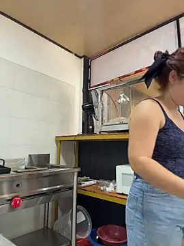 Lucyklein2022 online show from October 9, 2025, 4:16 pm