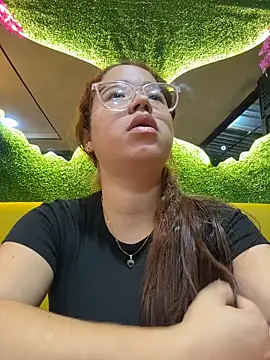 Lucyklein2022 online show from October 26, 2025, 1:00 am