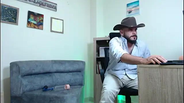 Snapshot of cowboyht chatting on April 18, 2026, 6:39 am cowboyht online show from April 18, 2026, 6:39 am