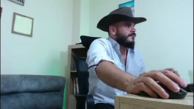 Snapshot of cowboyht chatting on May 5, 2026, 8:44 am cowboyht online show from May 5, 2026, 8:44 am