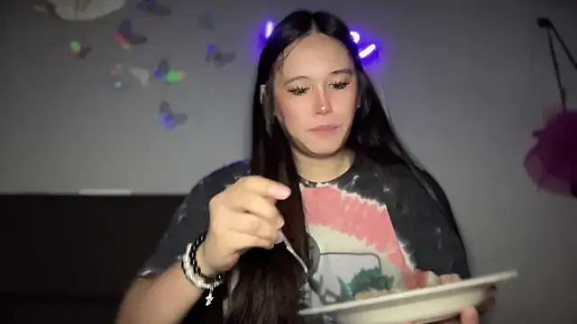 Snapshot of MeganTheRarest chatting on October 5, 2025, 4:33 am MeganTheRarest online show from October 5, 2025, 4:33 am