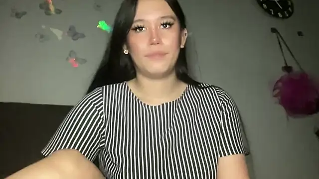 Snapshot of MeganTheRarest chatting on November 3, 2025, 1:34 pm MeganTheRarest online show from November 3, 2025, 1:34 pm