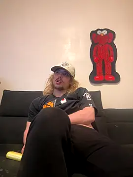 Snapshot of trippyski chatting on December 8, 2024, 4:46 am trippyski online show from December 8, 2024, 4:46 am