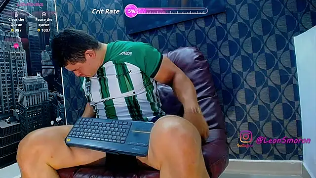 Leonsmoron online show from July 29, 2026, 1:26 am