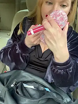 Lady  Maria online show from October 13, 2025, 1:44 pm