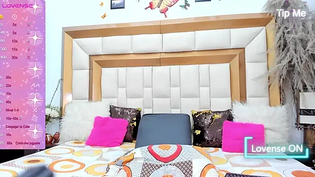 BellaKarla online show from December 11, 2024, 8:28 pm