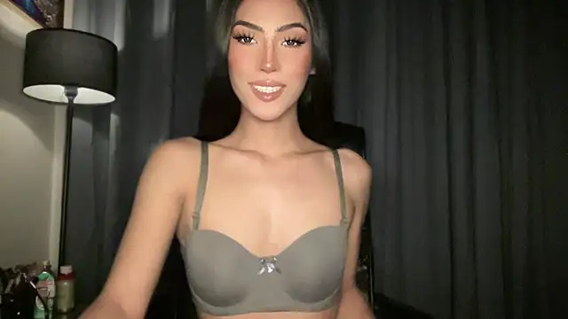 Bella Gordon online show from September 13, 2025, 1:00 pm