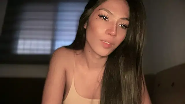 Bella Gordon online show from June 2, 2026, 9:50 pm